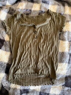 Olive Ribbed Button-Front Women’s Top